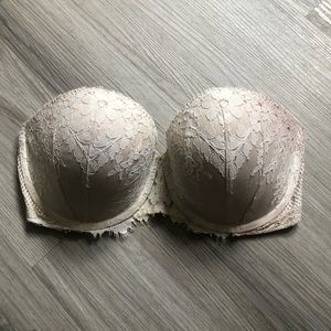 ❌SOLD❌ Victoria’s Secret Lace Cream Strapless Bra